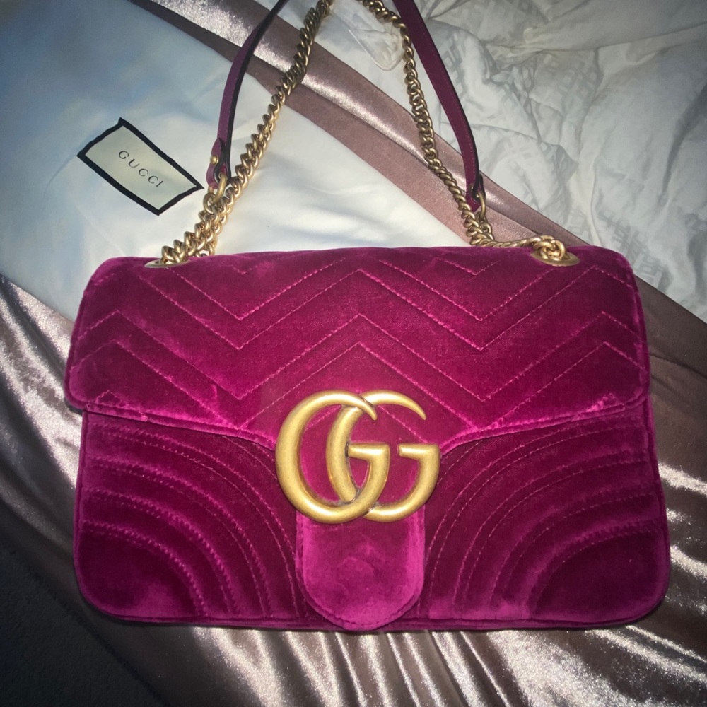 Gucci Marmont Medium velvet Bag fuschia